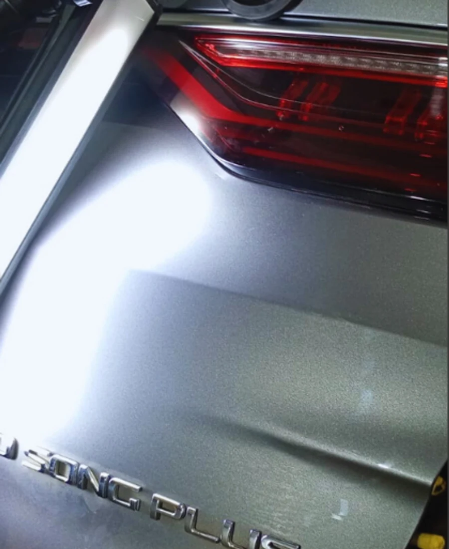 Reparo no para-lama traseiro de um BYD Song Plus, depois