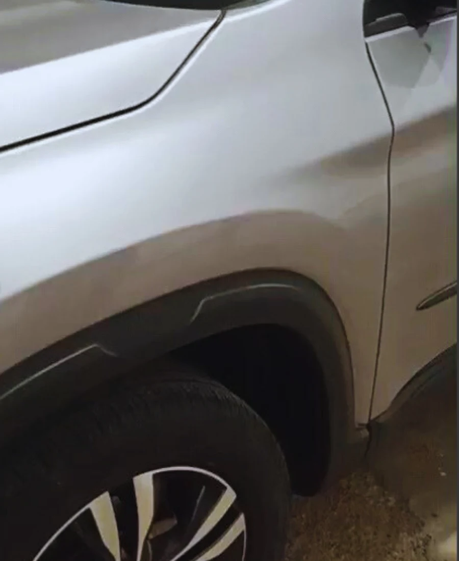 Reparo no para-lama dianteiro de uma Fiat Toro, depois